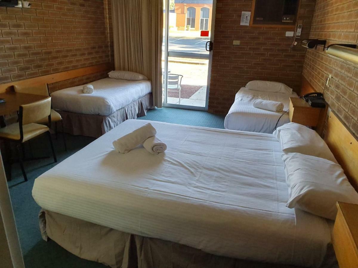 Corowa Golf Club Motel Exterior photo